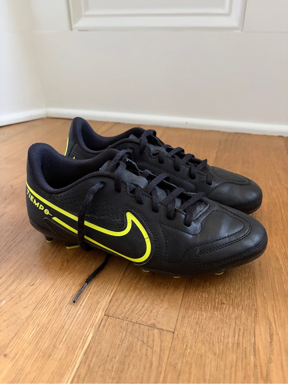 Nike Tiempo Soccer Cleats Black Neon Green Kids Youth Boys 4